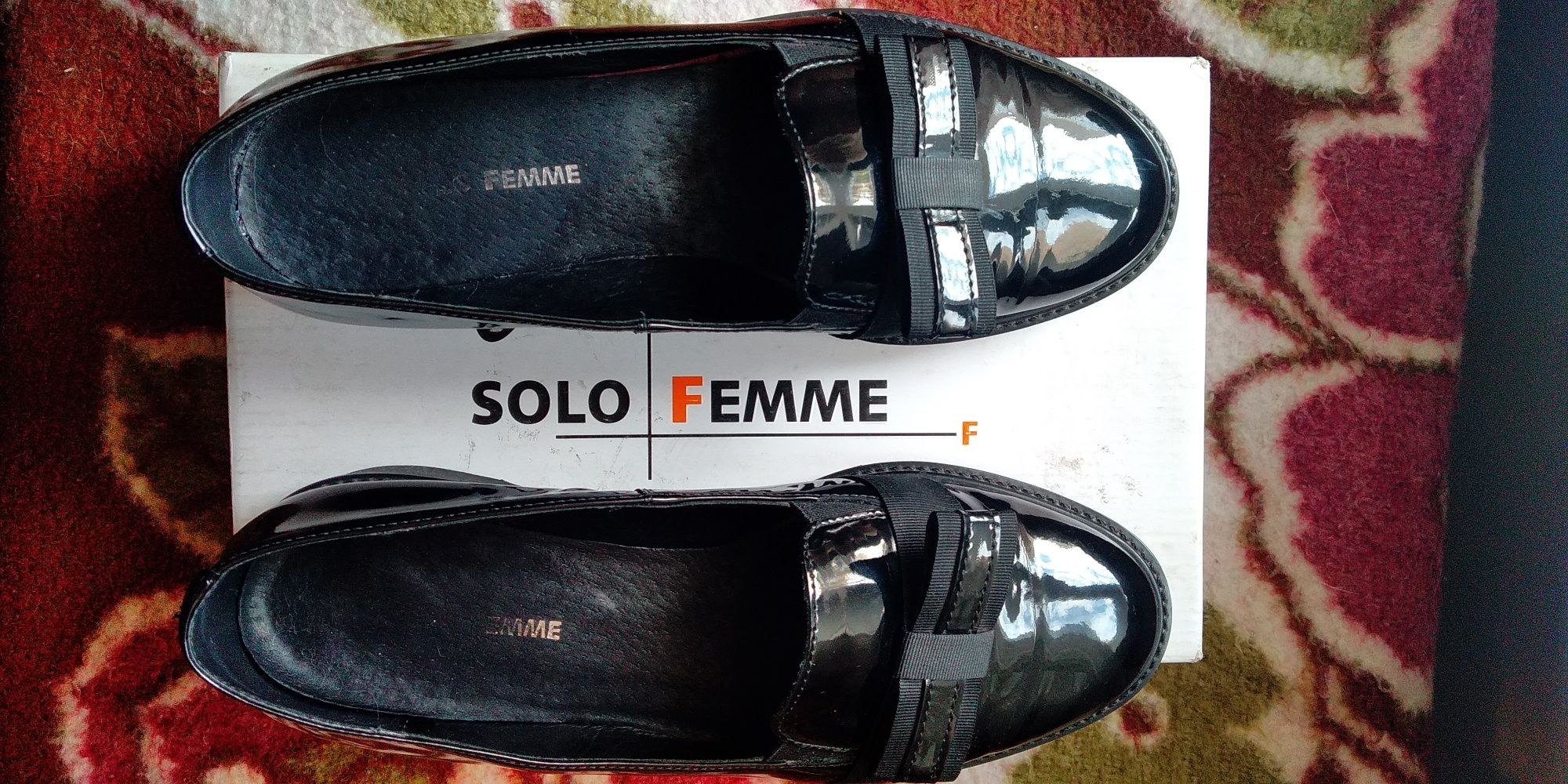 Продам женские кожаные лакированные туфли Solo Femme