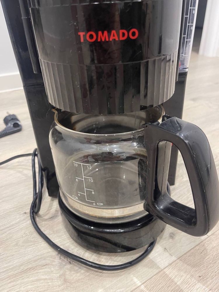 Кавоварка TOMADO кавова машина TM-8011