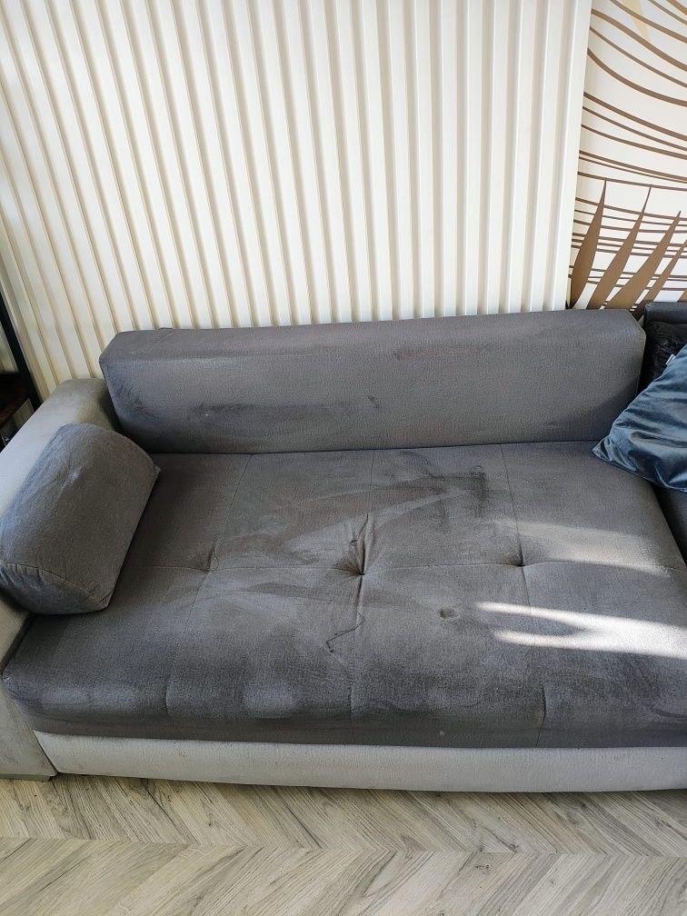 Rogówka sofa z funkcją spania.