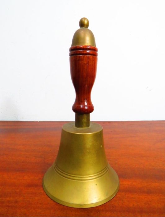 Antiga sineta de mão.