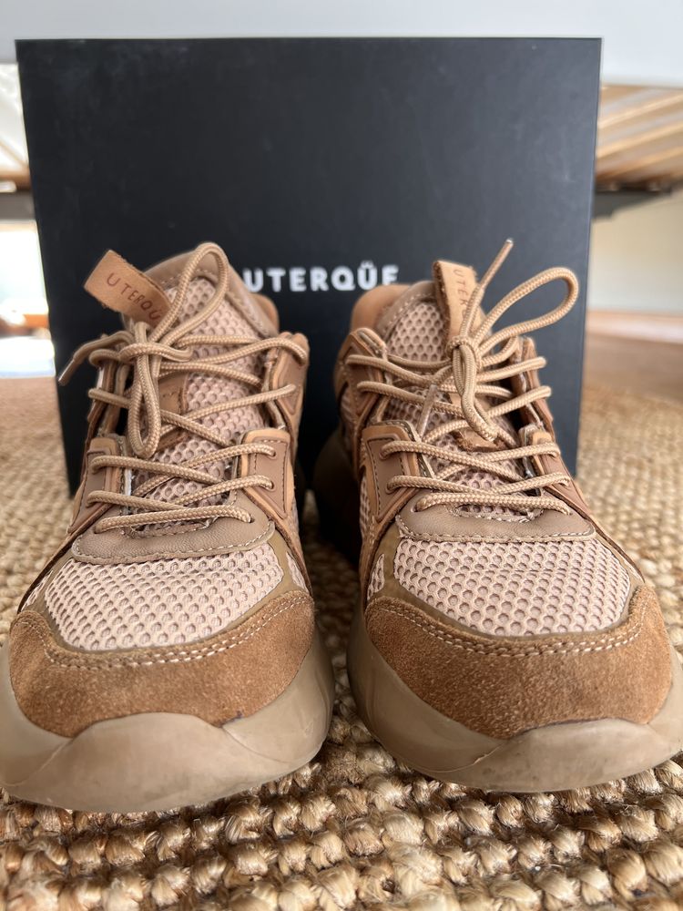 Buty sportowe camel z technicznego materiału uterque