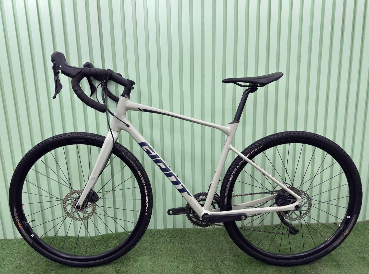 Гравійний велосипед L 28 shimano GRX Giant Revolt 1 2021рік