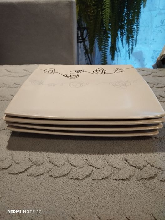 4 talerze ceramiczne, kwadratowe design Pepco beż 27,5cm
