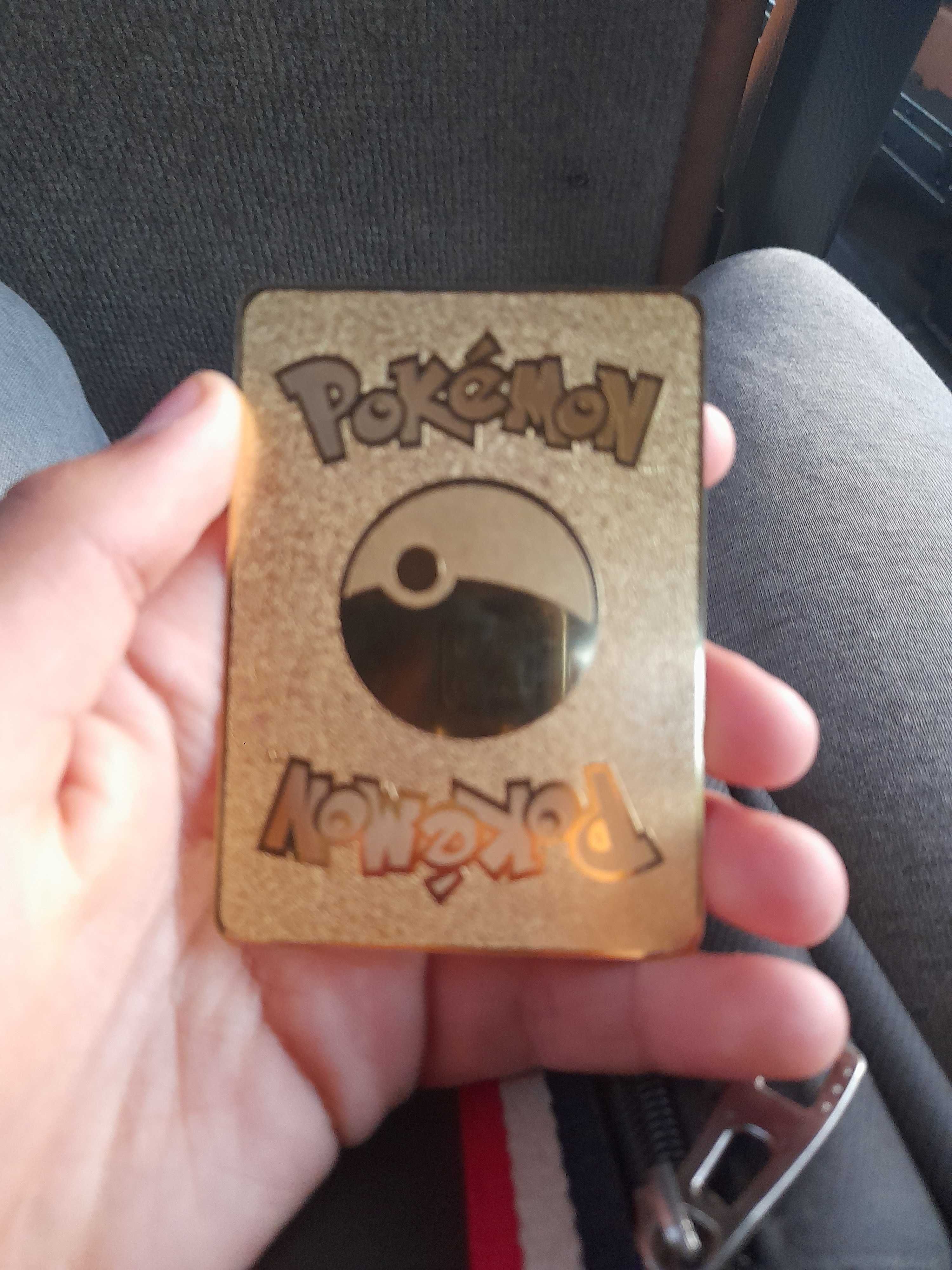 Carta pokémon de metal pikachu