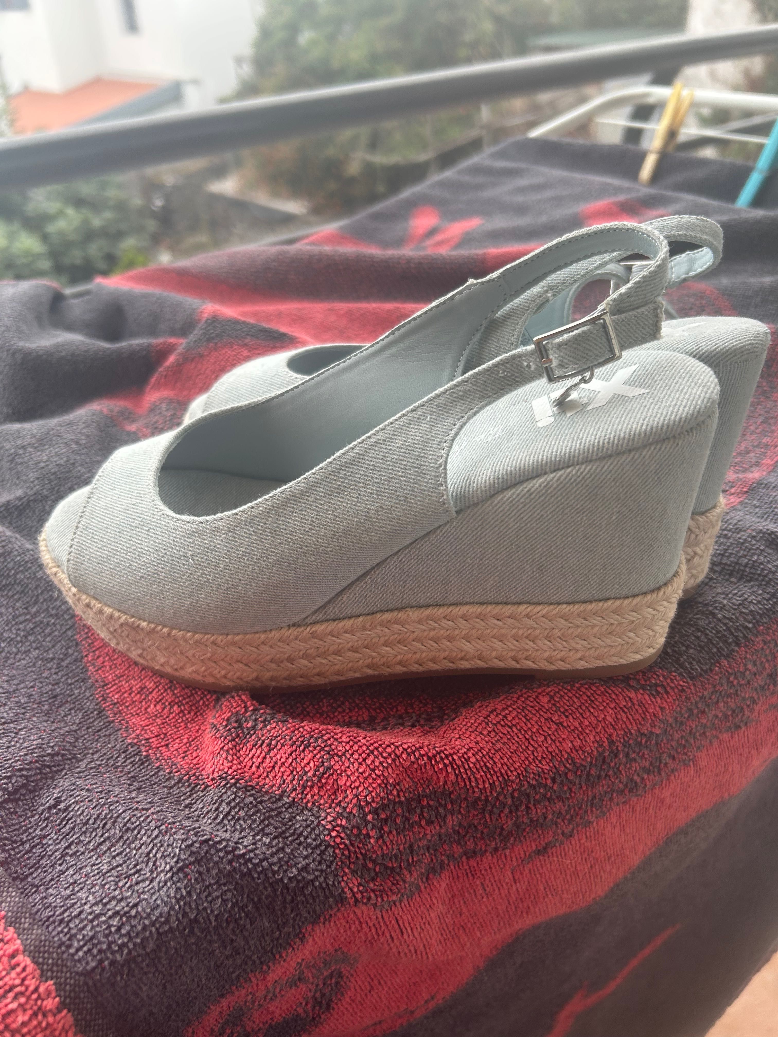 Sapatos com Cunha