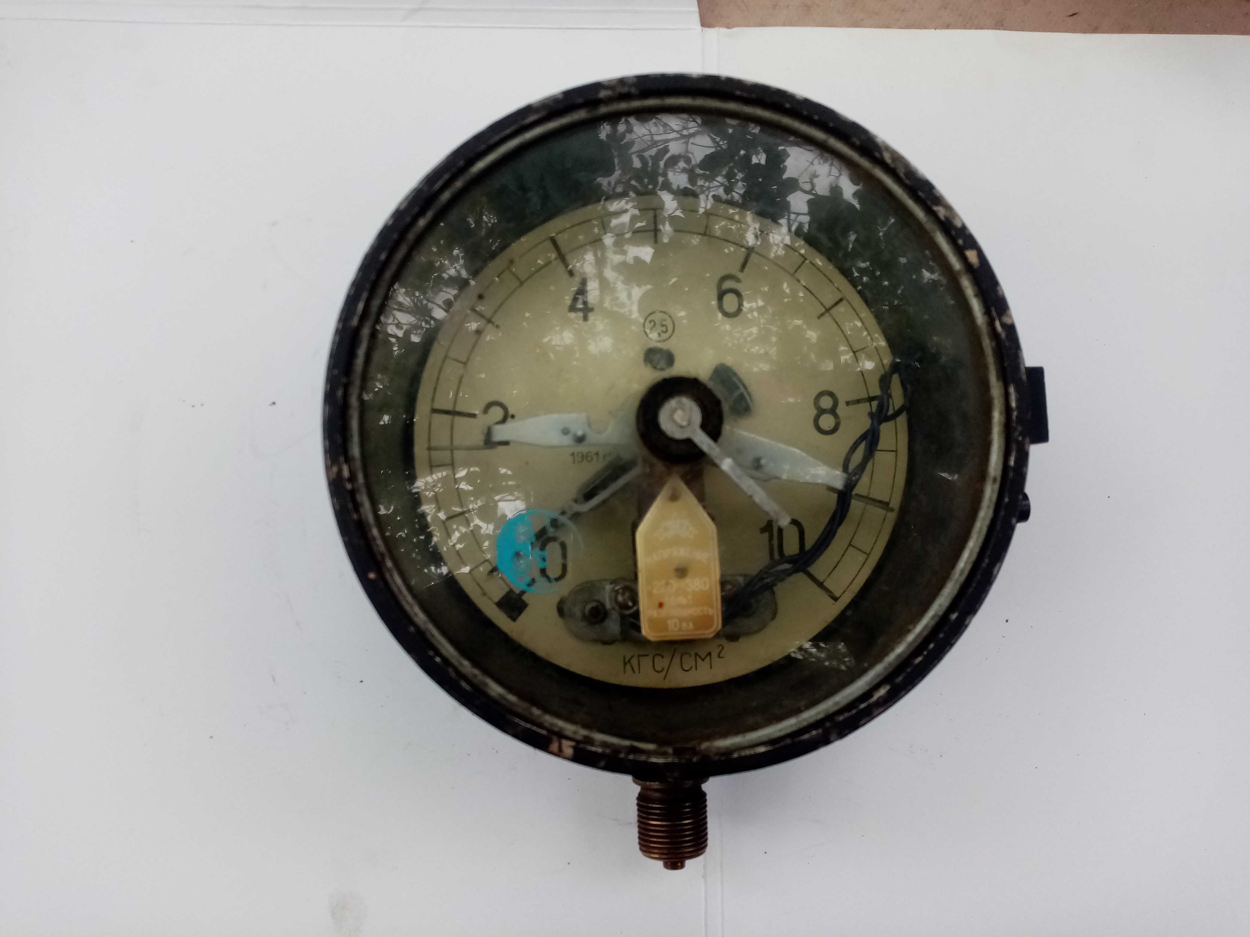 Продам манометр типа ЭКМ ,6и 10  атм