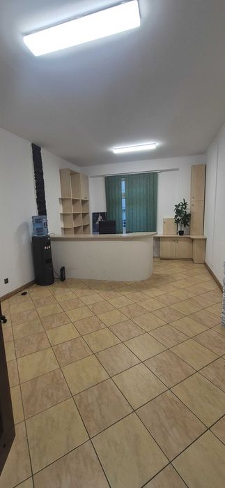 Lokal na wynajem 100m² z parkingiem.