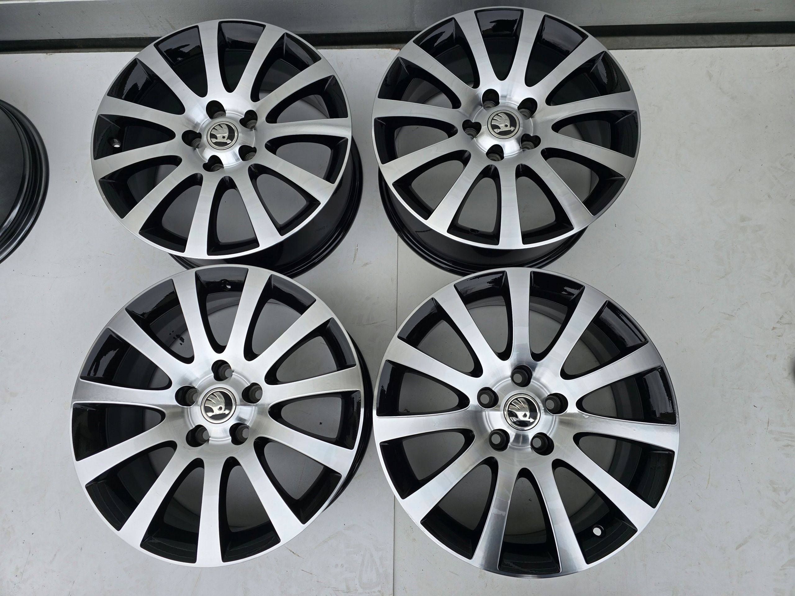 Skoda Superb ii Octavia ii Iii iv Yeti Karoq 5x112 17'' ET45 4X