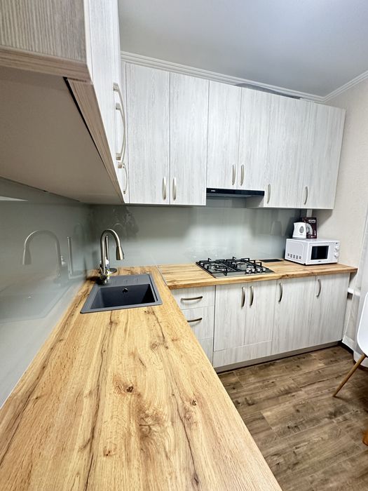 Подобова у центрі міста Люкс проспект Соборний