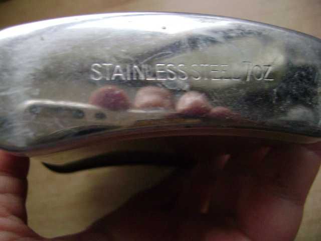 Starocie z PRL - Piersiówka angielska duża 7 OZ. + 3 kieliszki mini