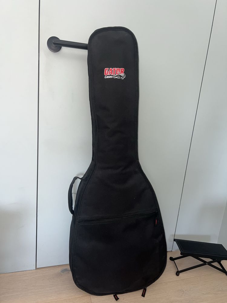 Гитара YAMAHA  C40  + чехол+ подножка +тюнер