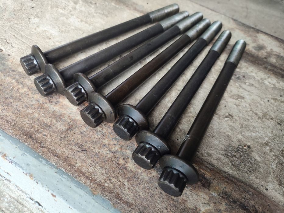 Mazda 2.2 mzr-cd (r2aa) болти головки