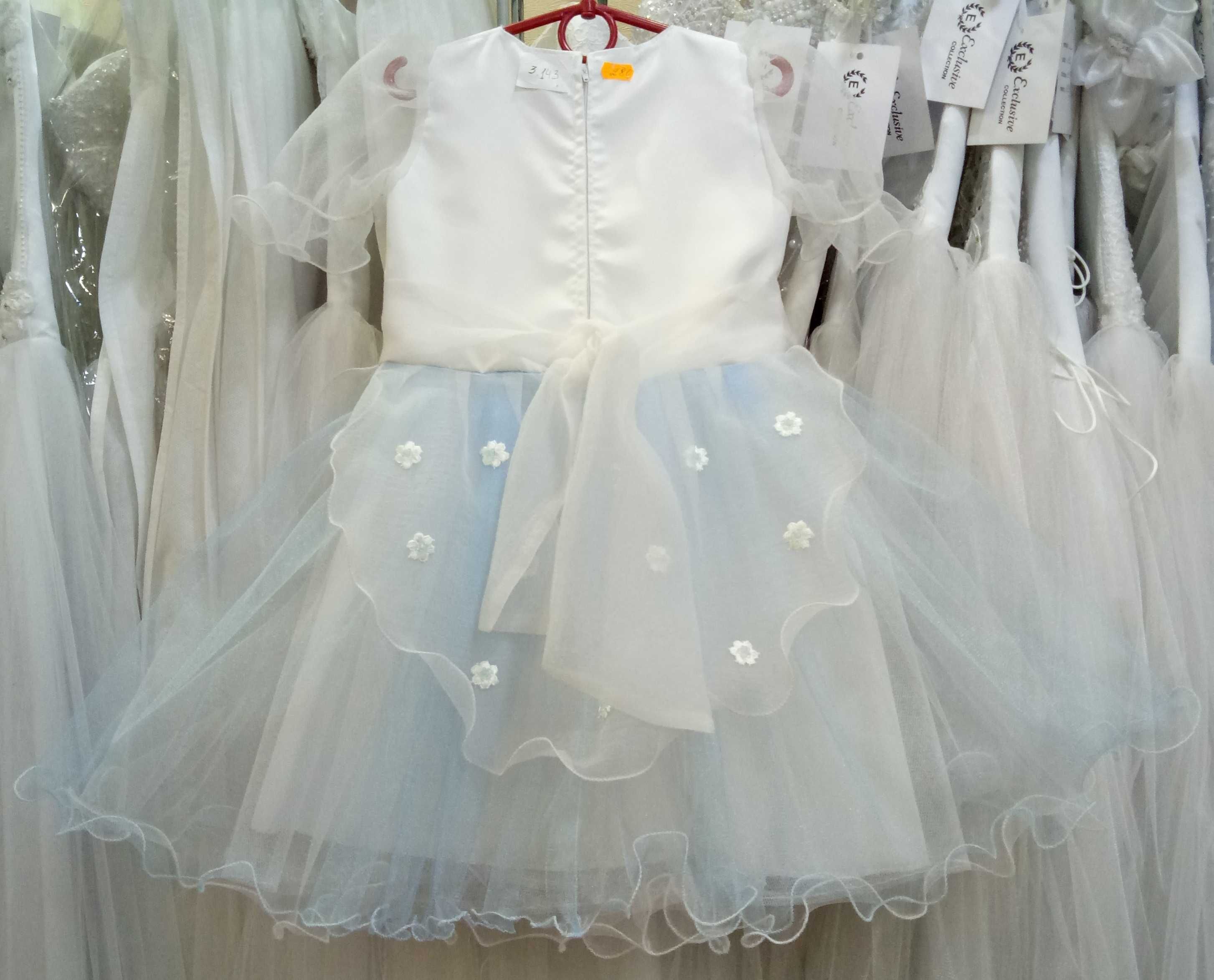 Нежное бело-голубое нарядное детское платье на 2-4 годика