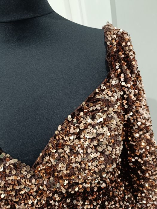 Cekinowa,elegancka sukienka o dużej objętości Nelly,rozmiar 36,impreza