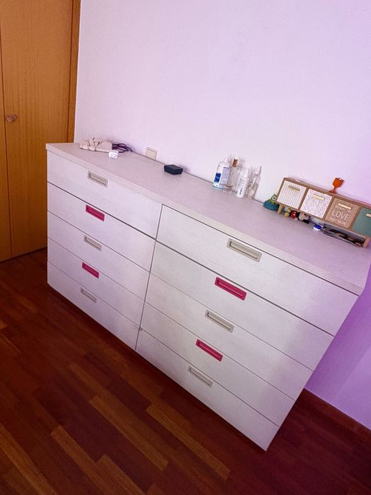 Cama , comoda e aparador