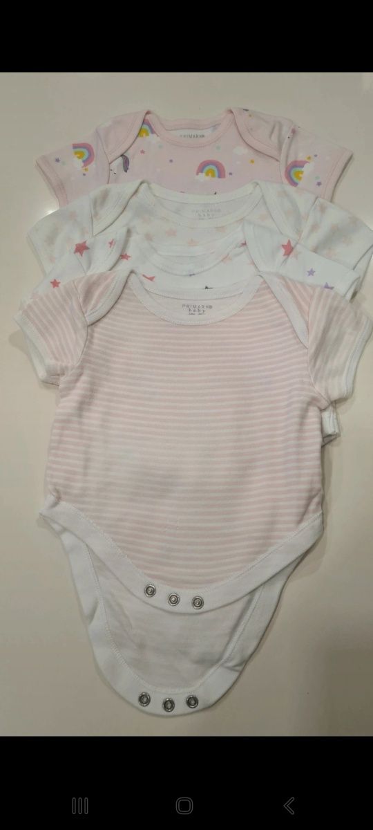 Lote de 4 bodies para menina 3-6 Meses.