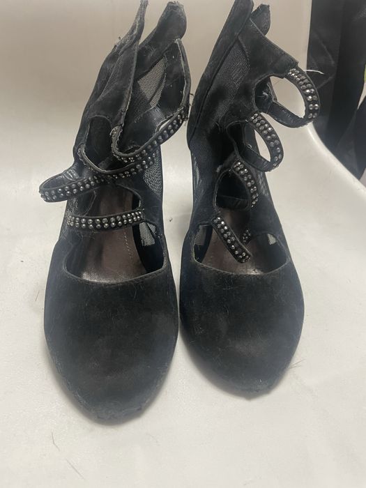 Calcado usado de senhora