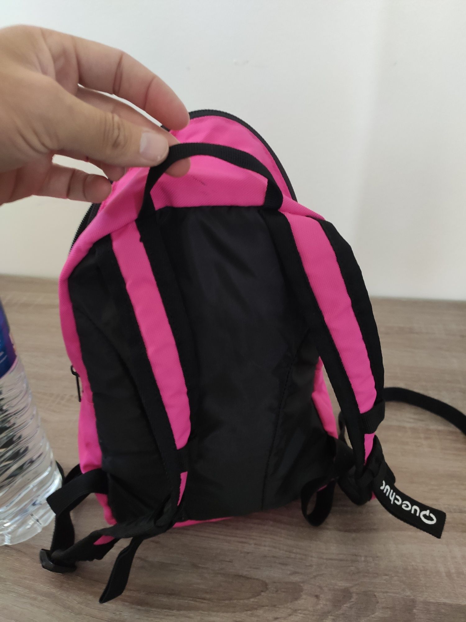 Mochila Quechua pequena cor-de-rosa