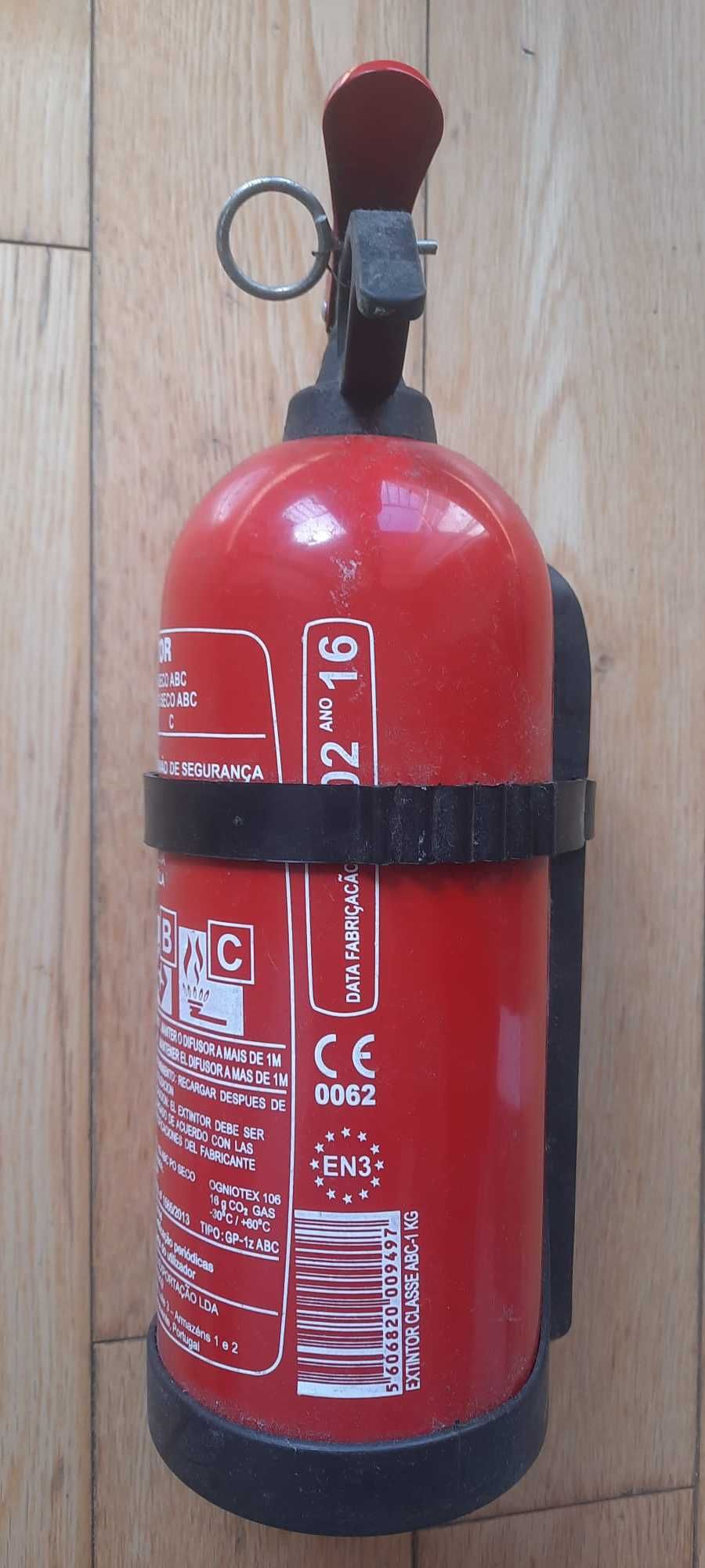 Extintor pequeno Pó Químico ABC