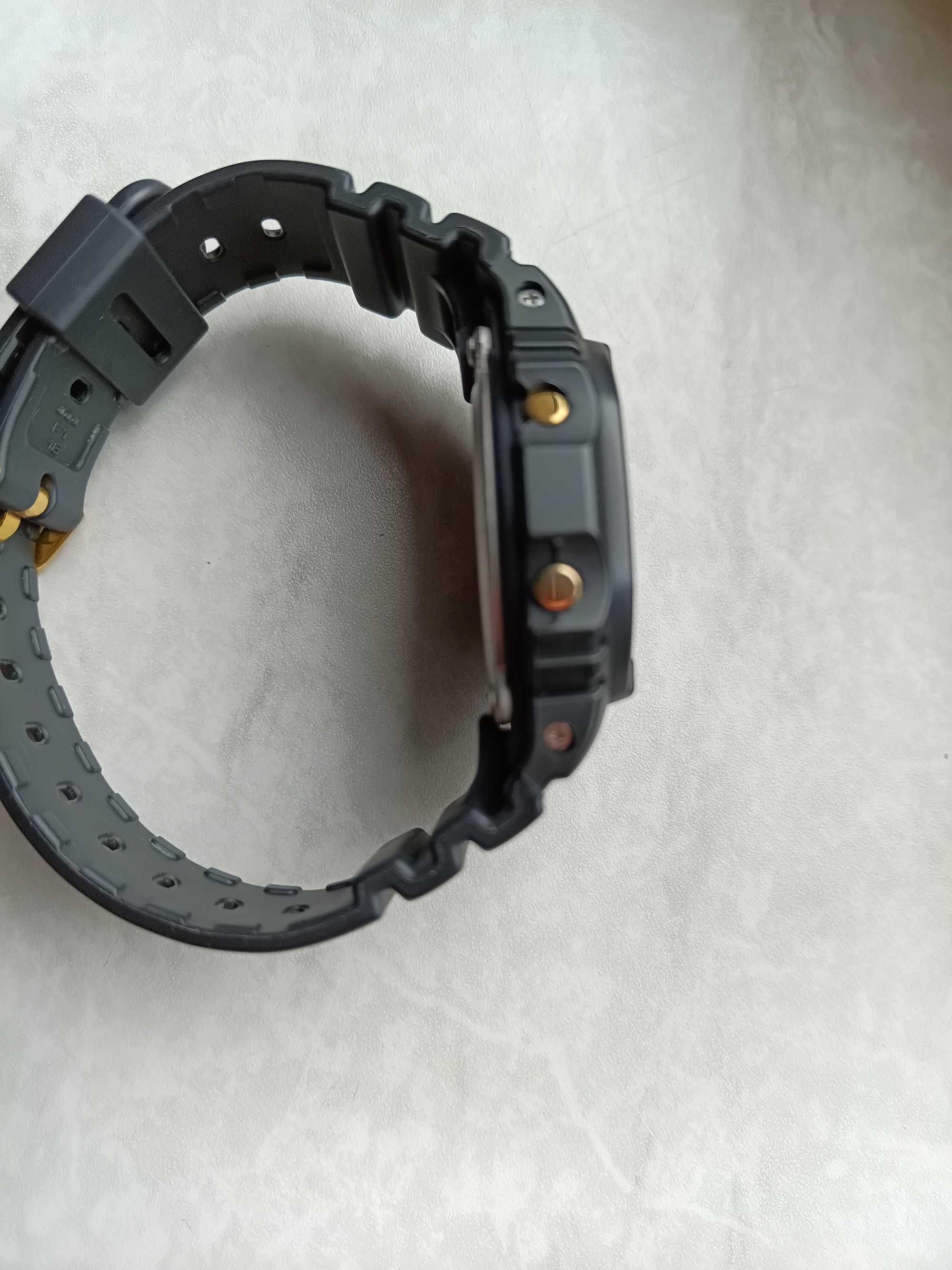 Casio g shock DW 5600E