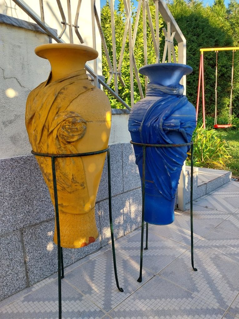Dois jarrões grande com suporte em ferro | para jardim ou quintal