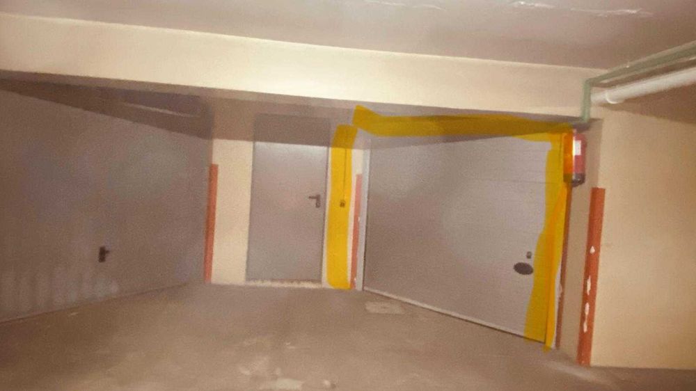 Garagem à venda na Rua Ponte de Parada