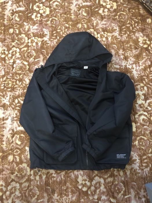 Ветровка Levis чорна