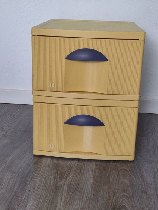 Duas Caixa gaveta empilháveis