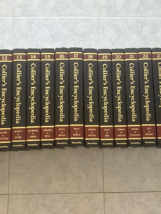 Coleção de 21 volumes de Collier’s Encyclopedia +Dicionario +Year book