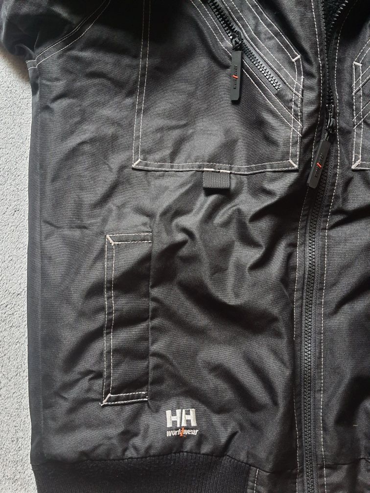 Czarna kurtka Helly Hansen