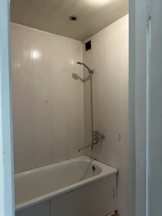 Продається тепла 2-кімнатна квартира м.Кривий Ріг , Інгулецький р-н