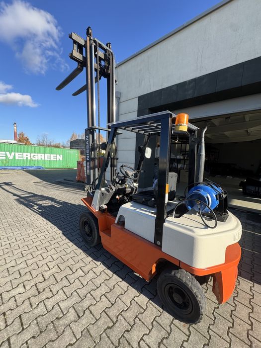 Wozek widlowy Nissan 2,5 T Stan Idealny!