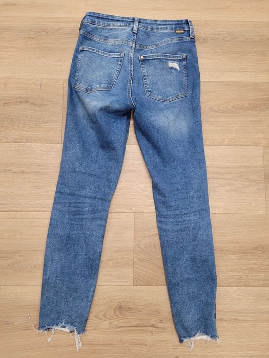 Jeansy damskie z hm, true to you, skinny, z poszarpanymi nogawkami