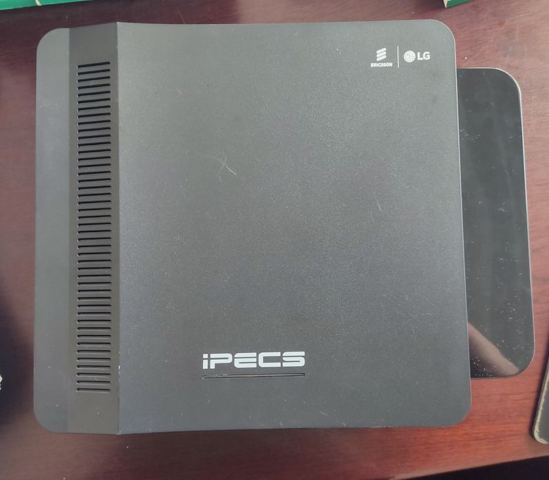 Central telefónica com telefones - Ericsson LG