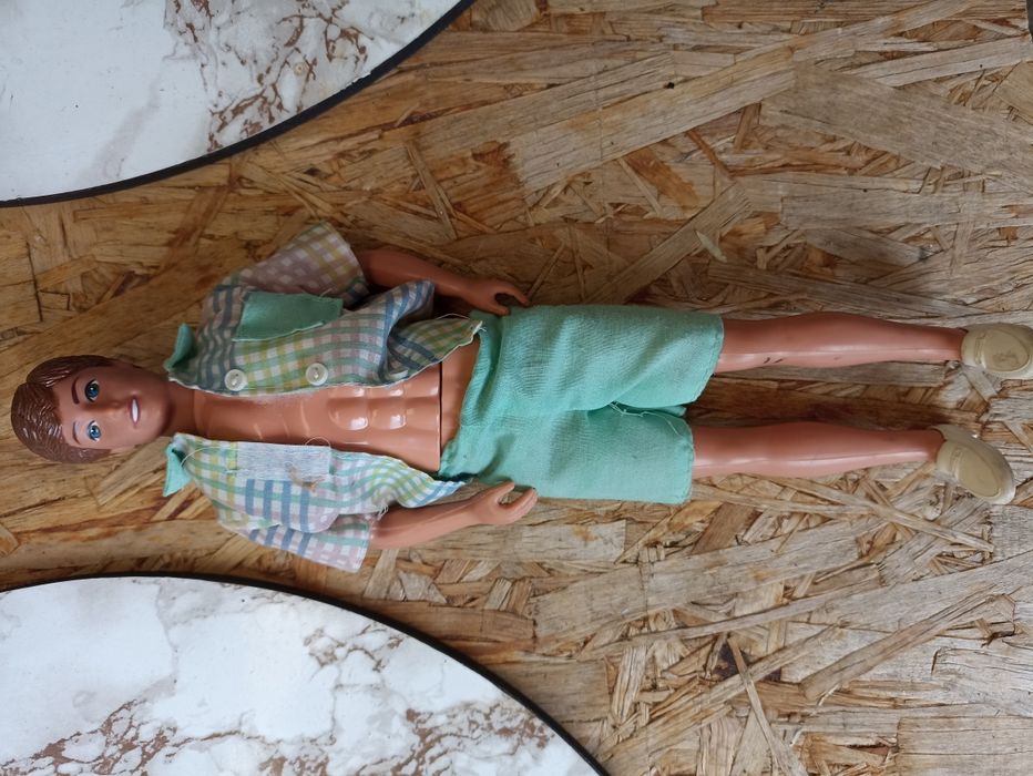 Laleka bez sygnatury jak Ken tylko nie od Mattel