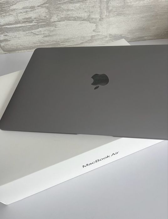 Продам MacBook Air M1 (2020, Silver)