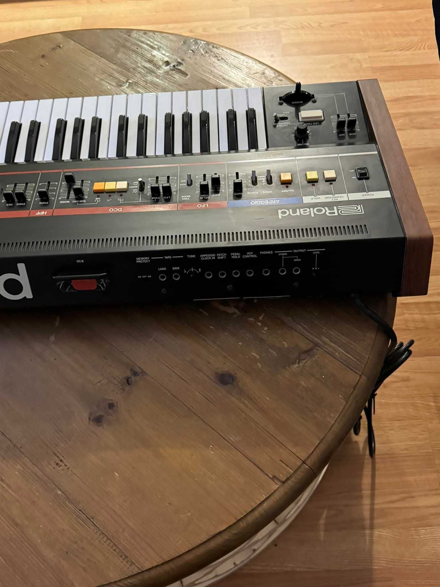 Sintetizador Roland Juno 60