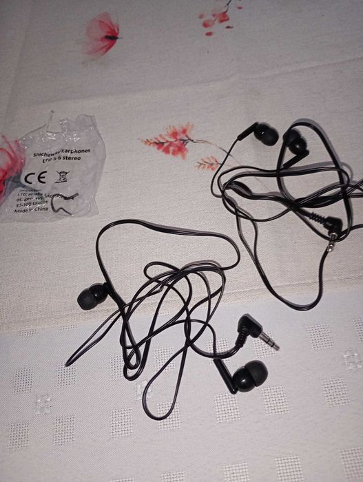 Dwie sztuki słuchawek za 1,01 zł