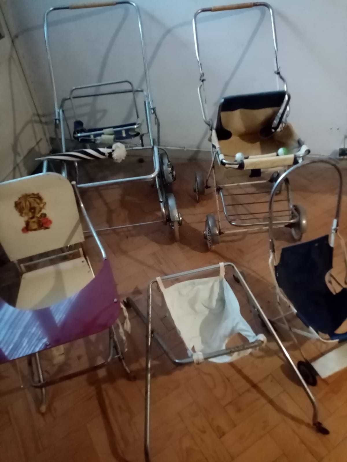 conjunto de cinco carrinhos e cadeiras de bebé, de meados do séc. XX