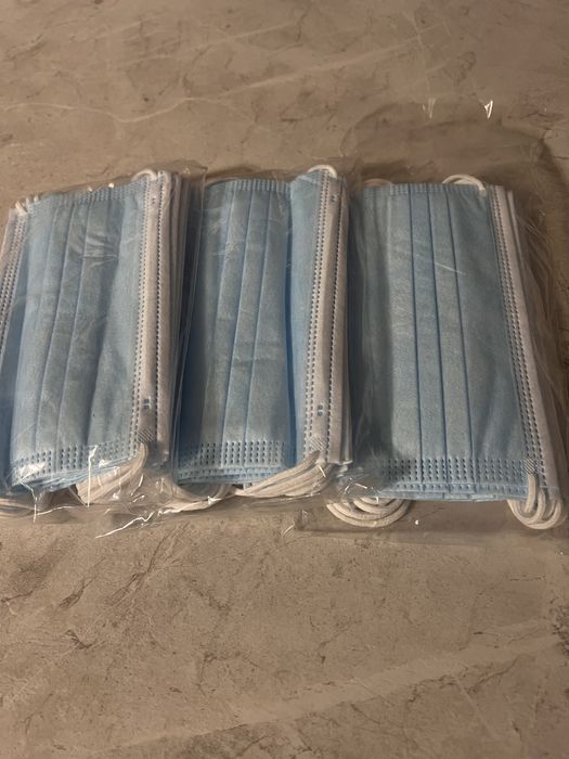 Nowe maseczki jednorazowe