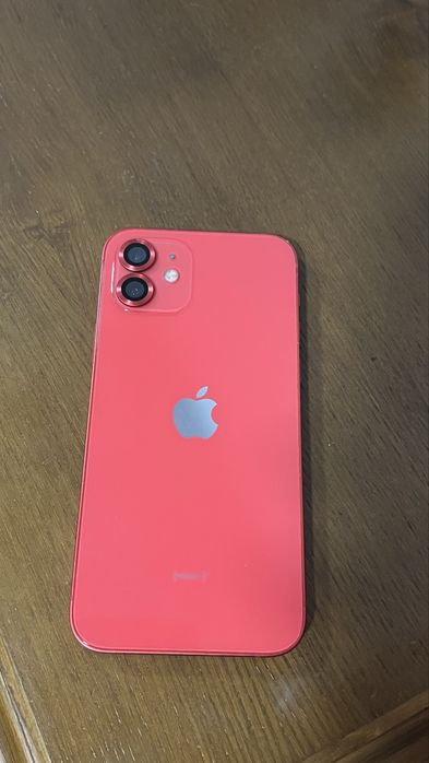 iPhone 12 vermelho