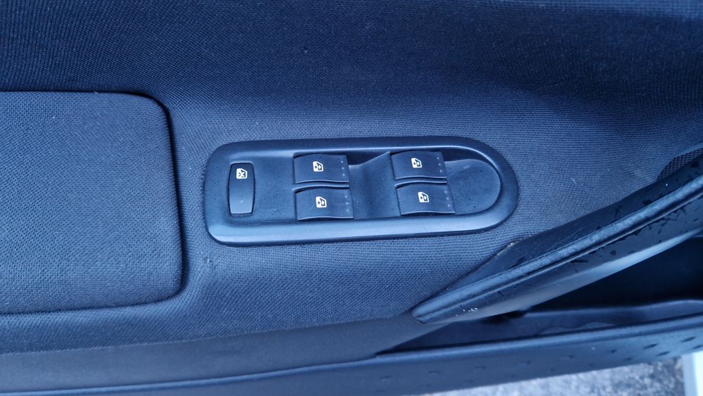 Автомобиль Renault Megan 1,6