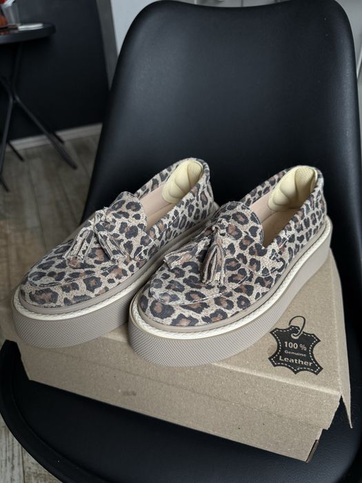 Модні леопардові сліпони