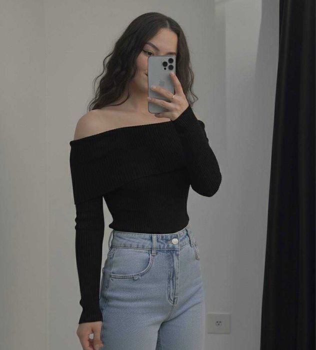 Жіночий топ з відкритими спущеними плечима кофтинка лонг в рубчик