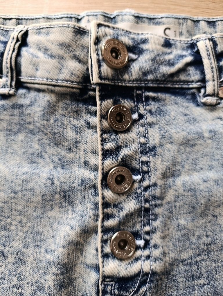 Jeansowe spodenki New Yorker r.S.