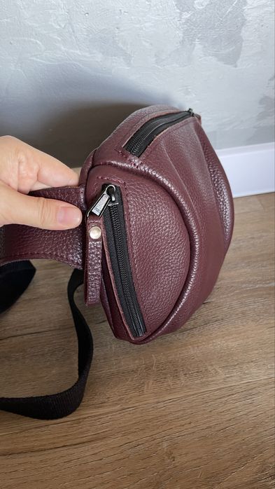 Шкіряна сумка-бананка