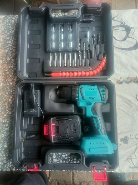Sprzedam wkrętarkę Komplet Nowy.