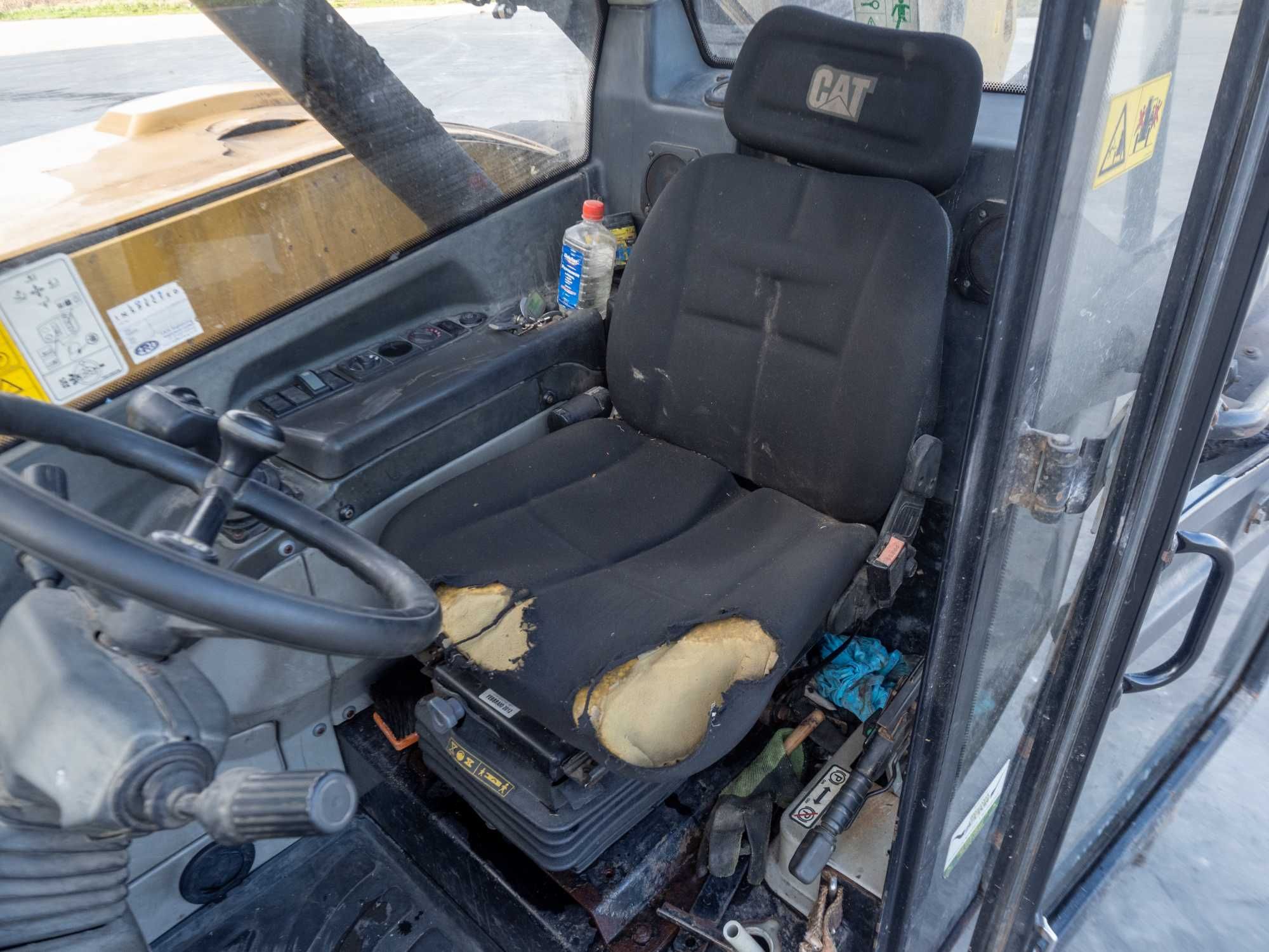 CAT TH337 - телескопічний навантажувач
