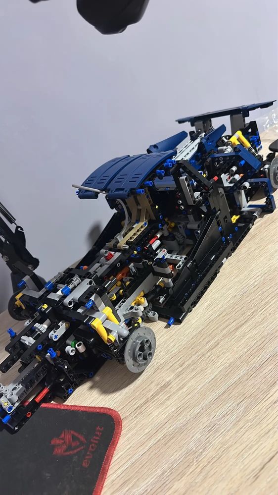 Klocki Technic Bugatti Chiron 42083 z 3599 Elementow