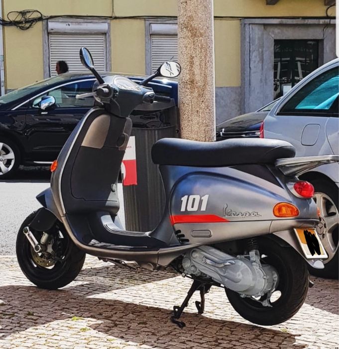Mota Vespa 50 CC com top case